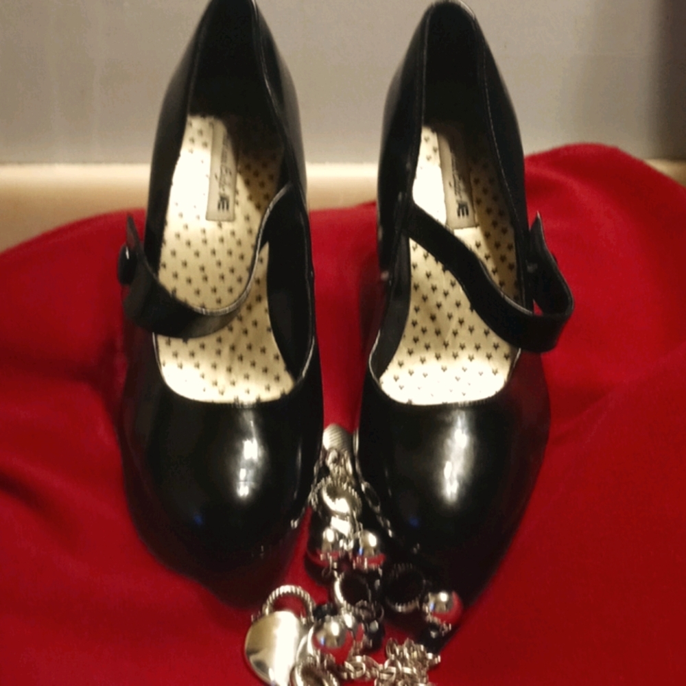 American Eagle Ladies Sz 12 Black dress shoes